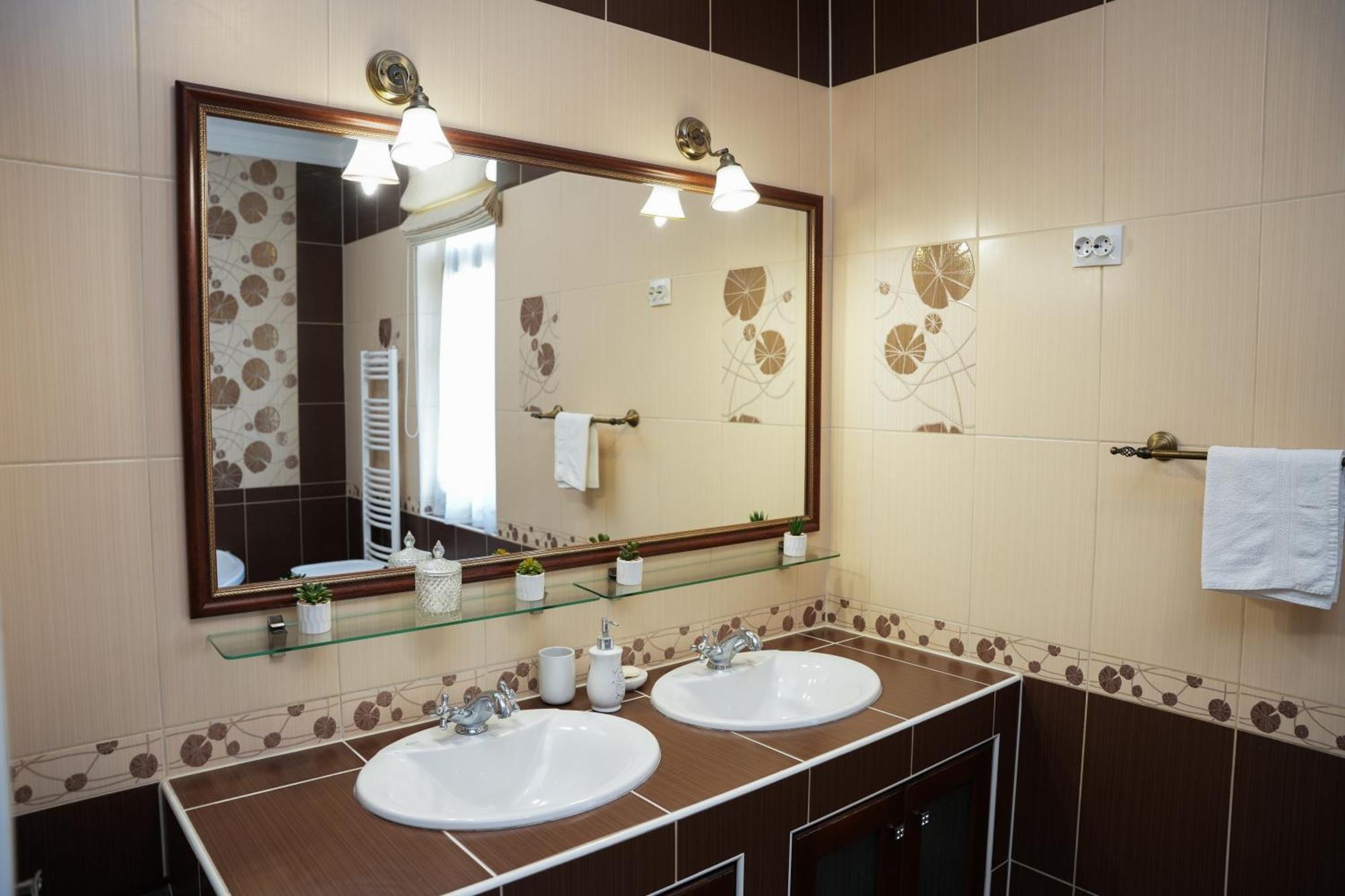 Varkert Deluxe Apartmanhaz Miskolc Exteriör bild